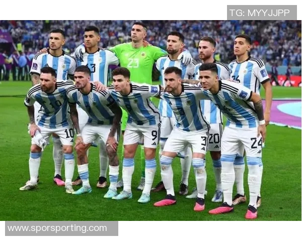 激烈对决:足球赛场上超越极限的团队协作与个人英雄主义较量