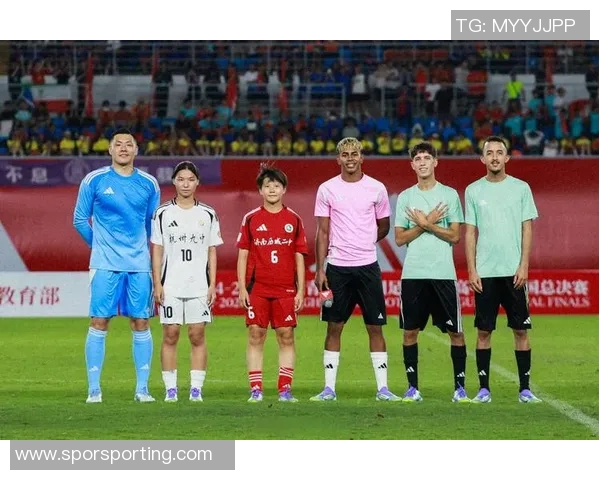 五位足球明星的魅力与风采揭示最帅球员的独特魅力与时尚风格