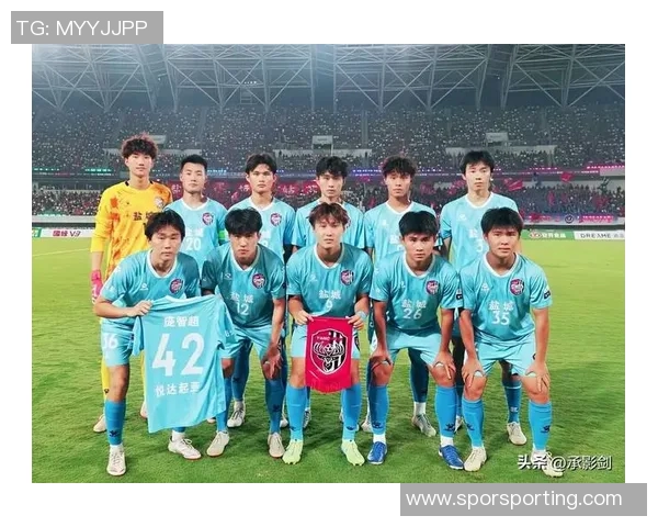 南京足球队的逆袭之旅：从低谷到辉煌的奋斗与坚持